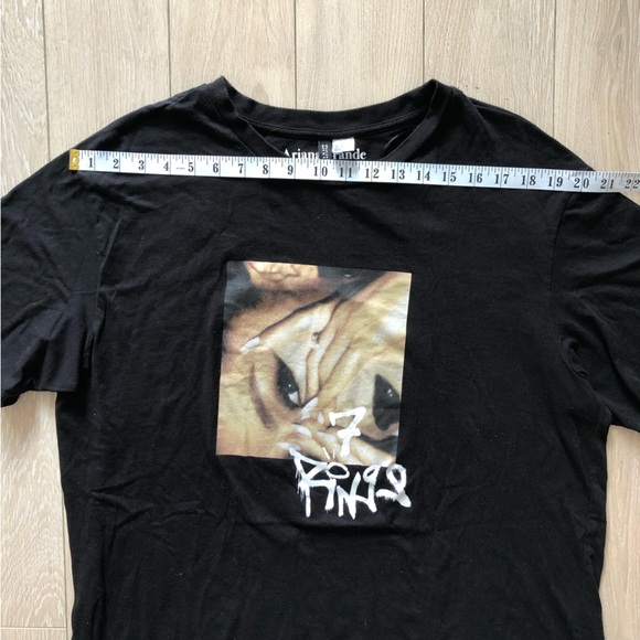 H&M Ariana Grande 7 Rings 2019 Tour T Shirt in Black Size 12 - Picture 2 of 10
